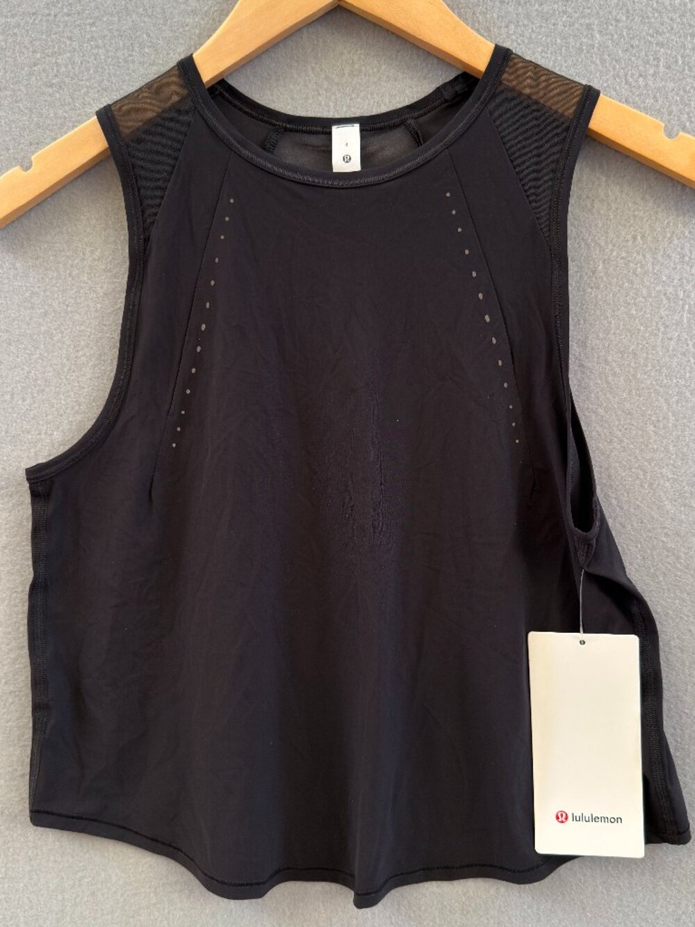 New Lululemon Size 4‎ Black Sculpt Cropped Tank Lightweight Reflective Details